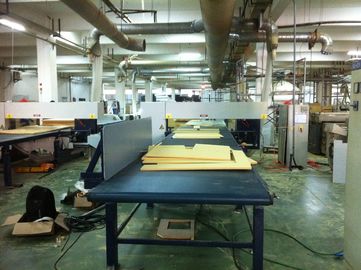 Macchina rigida ad alta velocità in pieno automatica, taglierina di taglio sotto vuoto della schiuma dell'unità di elaborazione di CNC della schiuma