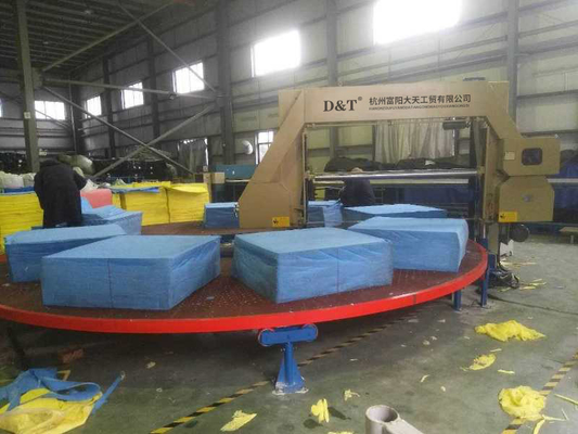 Macchina automatica per il taglio della schiuma orizzontale a cinque pezzi con tavolo a carosello