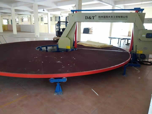 Macchina automatica per il taglio della schiuma orizzontale a cinque pezzi con tavolo a carosello