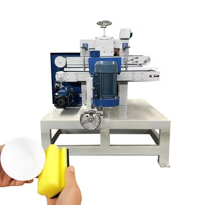 Macchina di rettifica automatica a forma di spugna nella linea di produzione di spugne abrasive per lavaggio dei piatti