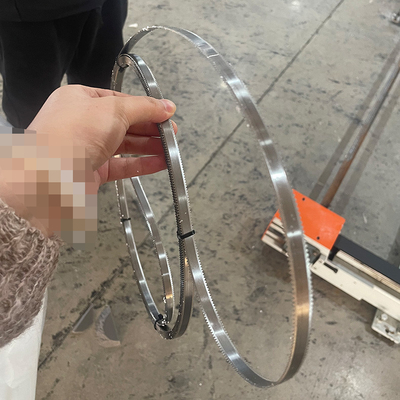 Macchina di taglio orizzontale ad alta velocità per fogli di spugna con sistema avanzato di conversione di frequenza