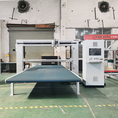 Macchina di taglio di schiuma a doppia lama oscillante CNC per l'industria del taglio flessibile di spugne D&T