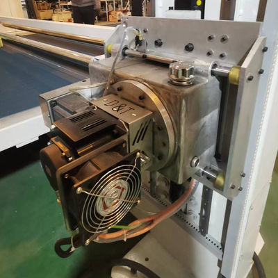 Taglierina CNC a doppia lama oscillante per schiuma per alta precisione ed efficienza nel taglio di forme in spugna 2D e 3D con CE