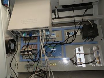 Il CNC automatizzato verticale mobile della Tabella di lavoro velocemente fissa la tagliatrice di contorno per la schiuma del fenolo