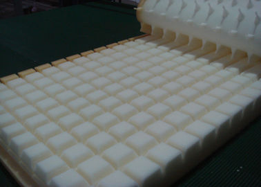 Macchina automatica per la produzione di materassi in schiuma da spugna