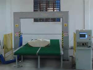 Spuma/taglierina d'oscillazione della lama con Plat la Tabella di lavoro 8.5KW per schiuma flessibile